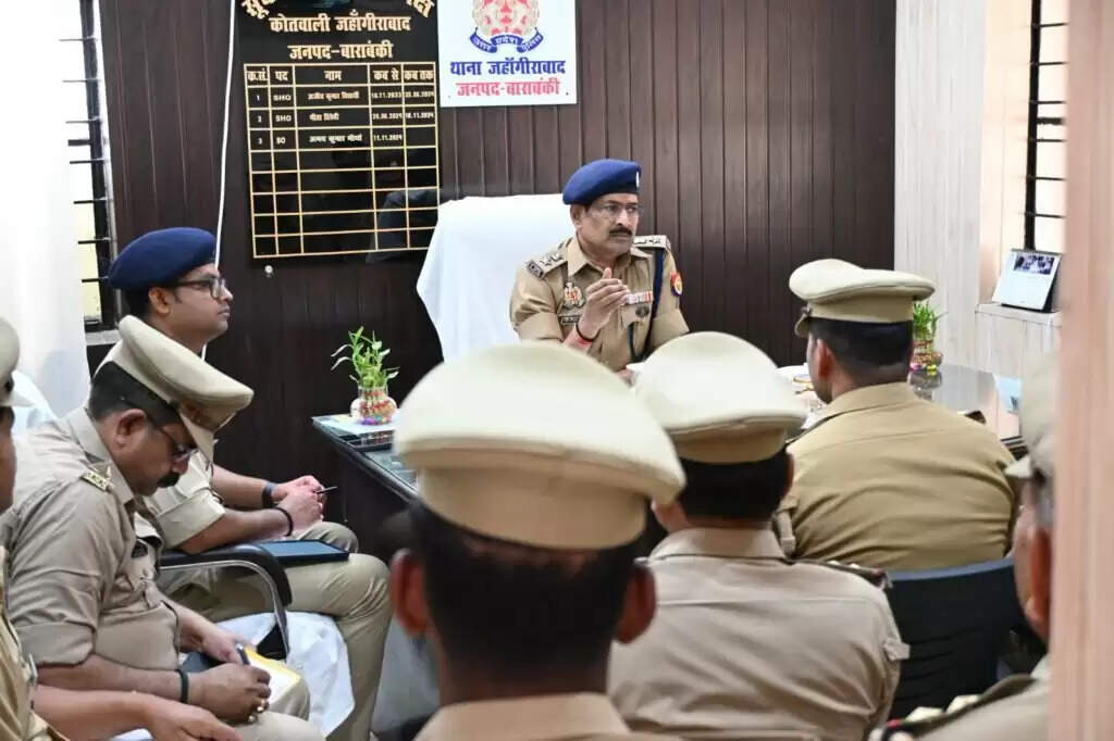 Jahangirabad Police : पुलिस अधीक्षक दिनेश कुमार सिंह ने थाना जहांगीराबाद का किया वार्षिक निरीक्षण, दिए साफ-सफाई और सुरक्षा के निर्देश