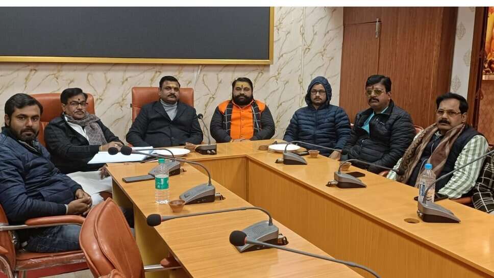 मदनपुरा के पौराणिक सिद्धिश्वर महादेव मंदिर के जीर्णोद्धार की पहल, सनातनधर्मियों ने प्रशासन से की ताला खोलने की मांग