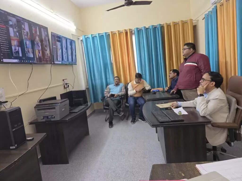 स्वास्थ्य सेवाओं पर अब 'तीसरी आँख' की नजर, वाराणसी में सीसीटीवी से हो रही सख्त निगरानी