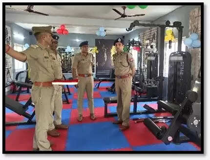 Police Recruitment 2025 : आईजी वाराणसी परिक्षेत्र ने किया गाजीपुर का वार्षिक निरीक्षण, पुलिस लाइन में तैयारियों का लिया जायजा