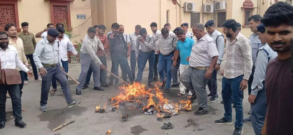 BHU PhD Admission : काशी हिंदू विश्वविद्यालय में छात्रों का अनिश्चितकालीन विरोध दूसरे दिन भी जारी