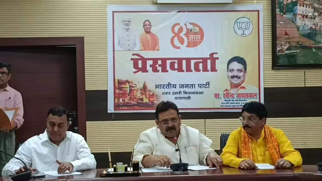 Yogi Government Achievements : मंत्री रविन्द्र जायसवाल ने गिनाईं योगी सरकार की सालों की उपलब्धियां, कहा- प्रदेश का अभूतपूर्व विकास…