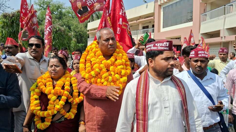 Varanasi : निषाद पार्टी के अध्यक्ष संजय निषाद का सपा पर हमला, कहा- 'समाजवादी पार्टी समाप्तवादी पार्टी बन रही है..