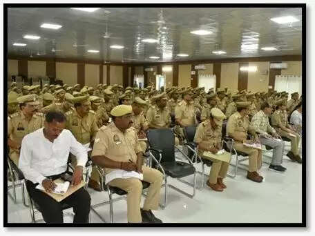 Police Recruitment 2025 : आईजी वाराणसी परिक्षेत्र ने किया गाजीपुर का वार्षिक निरीक्षण, पुलिस लाइन में तैयारियों का लिया जायजा