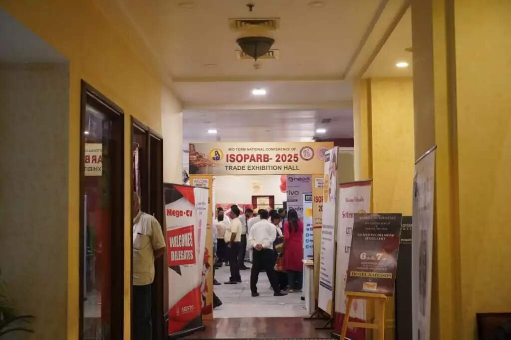 ISOPARB कॉन्फ्रेंस 2025: वाराणसी में जुटे देशभर के विशेषज्ञ,मातृत्व से जुड़ी गंभीर चुनौतियों पर हुई बातचीत