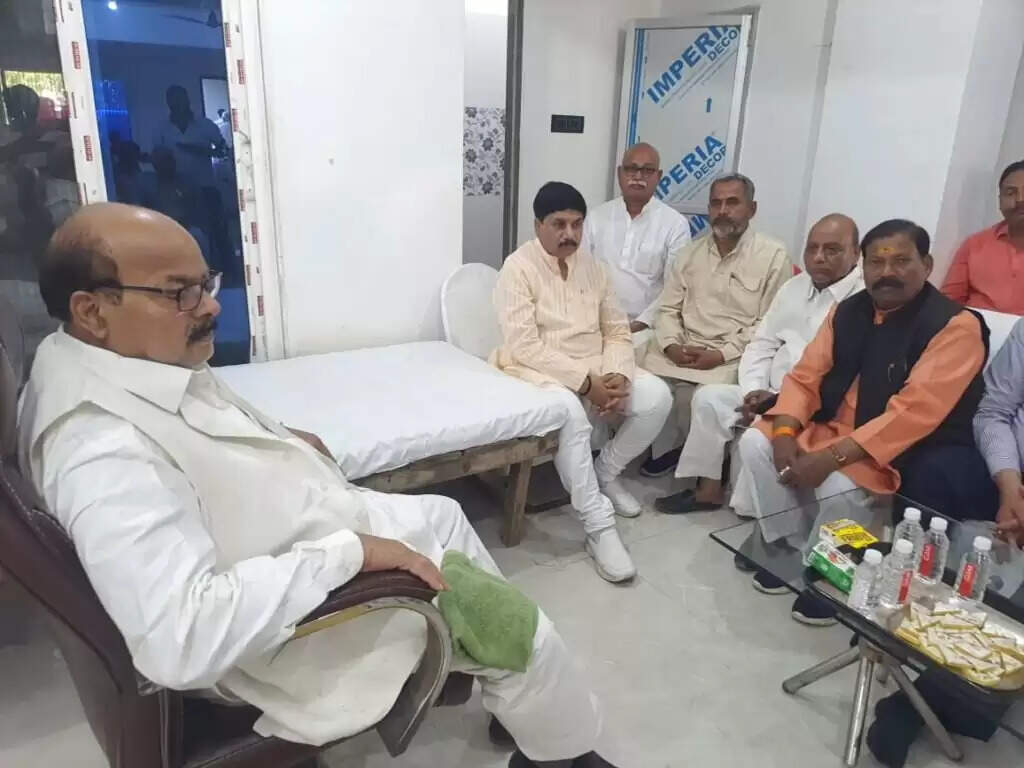 Varanasi Political : व्यापारी नेता मनीष चौबे के निधन पर भाजपा अध्यक्ष ने प्रकट की संवेदना