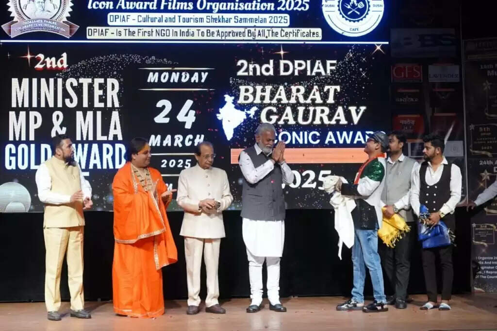 DPIAF Awards : नई दिल्ली में आयोजित हुआ 'मिनिस्टर, एमपी & एमएलए गोल्ड अवॉर्ड 2025', देशभर के जनप्रतिनिधियों को मिला सम्मान