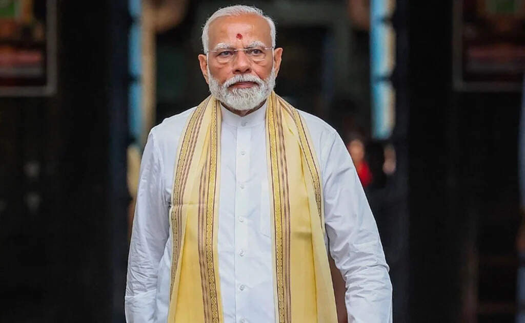 PM Modi Birthday : स्टाइल आइकॉन प्रधानमंत्री मोदी, सिंपल ड्रेस में भी लगते हैं स्टाइलिश! जानें कौन करता है कपड़ों को डिजाइन?