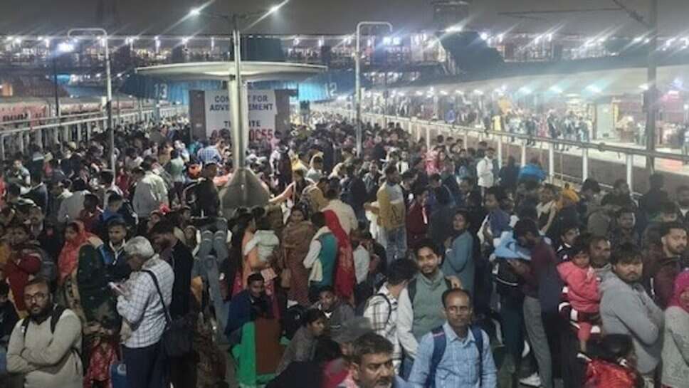 नई दिल्ली रेलवे स्टेशन भगदड़: 18 की दर्दनाक मौत, रेलवे ने किया मृतकों के परिजनों को 10 लाख के मुआवजे का ऐलान