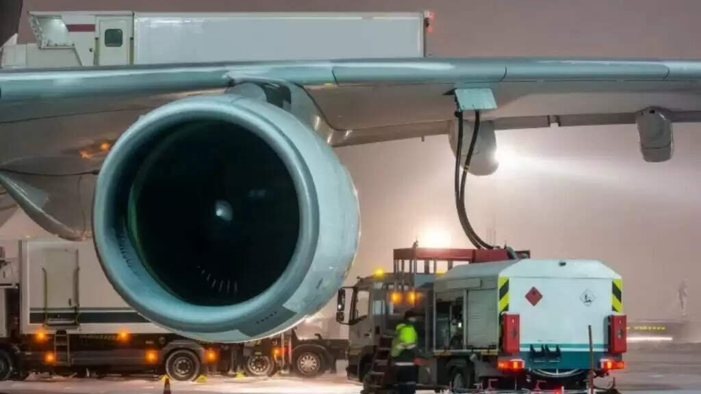 Jet Fuel हुआ महंगा: विमान ईंधन की कीमतों में लगातार दूसरे महीने बढ़ोतरी, एयरलाइंस की लागत बढ़ी