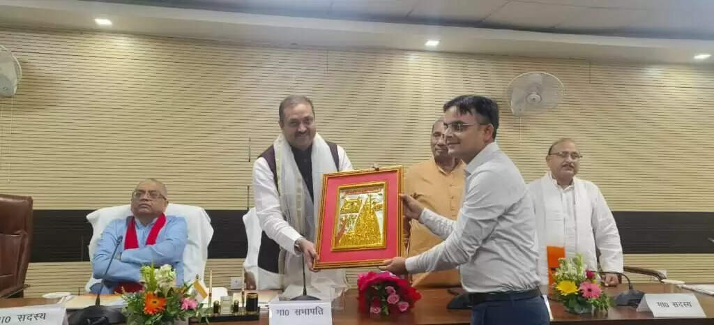 Varanasi : दैवीय आपदा प्रबंधन जांच समिति की बैठक संपन्न, बरसात से पहले जन-जागरुकता अभियान चलाने के निर्देश