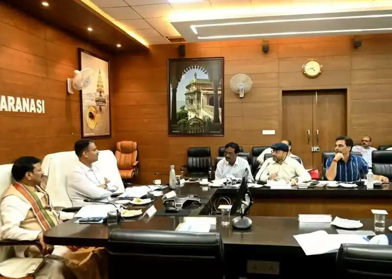 Kashi Vishwanath Mandir प्रशासन की संयुक्त बैठक में ऐतिहासिक फैसले, श्रद्धालुओं की सुविधा को मिली प्राथमिकता