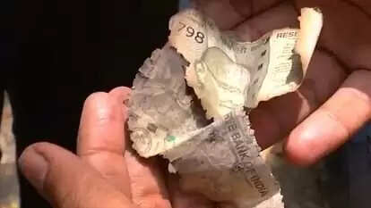 Justice Yashwant Varma: उच्च न्यायालय के न्यायाधीश के आवास के बाहर मिले जले हुए नोट