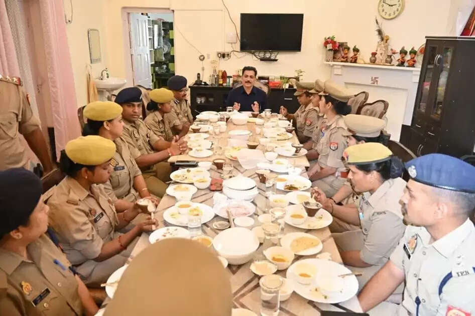 Police Commissioner ने महिला आरक्षियों संग किया संवाद, समस्याओं के समाधान के दिए निर्देश