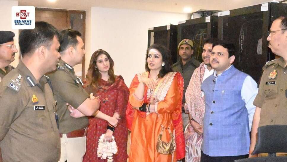 महाशिवरात्रि पर काशी विश्वनाथ धाम पहुंचीं रवीना टंडन, बेटी राशा संग किए बाबा के दर्शन