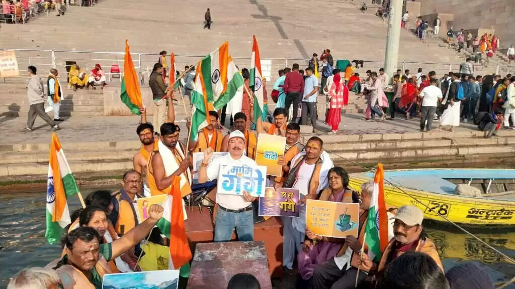 गंगा द्वार पर नमामि गंगे की अपील,श्रद्धालु रखें स्वच्छता और सुरक्षा का ध्यान