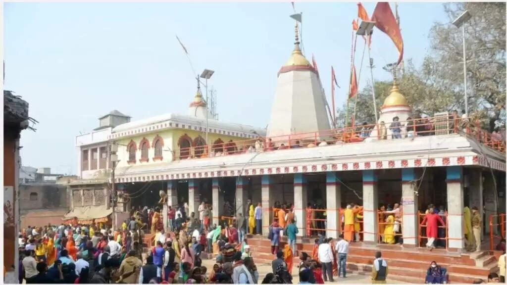 Mirzapur: विंध्याचल मंदिर में अब बिना पहचान पत्र नहीं मिलेगा पंडों को विशेष प्रवेश, जानिए नई व्यवस्था क्या है?