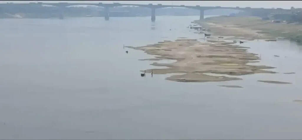 Ganga Saptami : गंगा की गिरती सेहत पर चिंता, प्रोफेसर बीडी त्रिपाठी बोले- अब स्वच्छता नहीं, जलस्तर बड़ा संकट