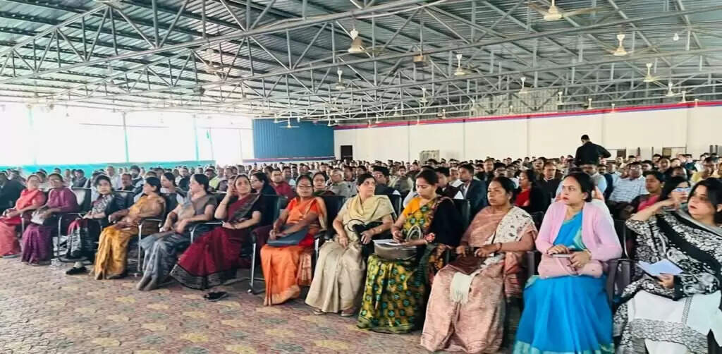 UP बोर्ड परीक्षा-2025: नकलविहीन और सुचारू संचालन के लिए जिलाधिकारी ने दिए सख्त निर्देश