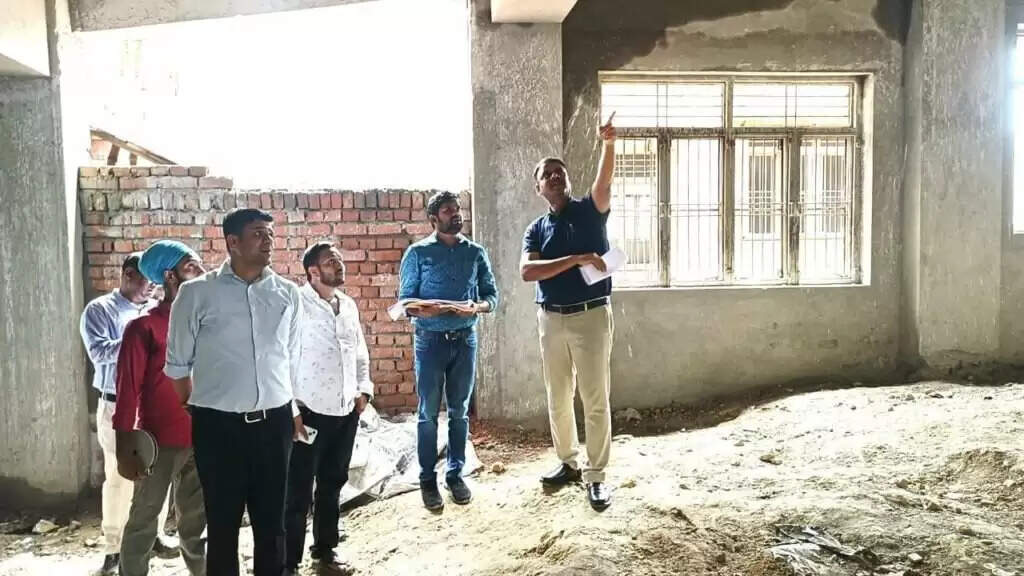 Ghazipur : जनसमस्याओं के समाधान में लापरवाही बर्दाश्त नहीं, मंडलायुक्त ने अधिकारियों को दिए सख्त निर्देश