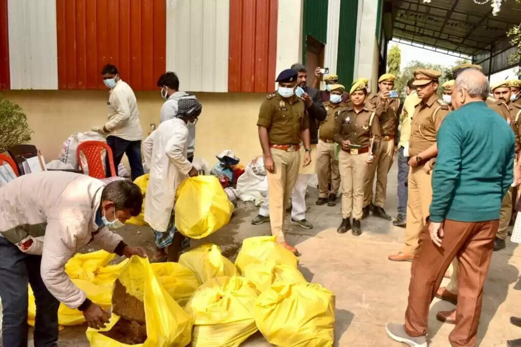 गाजीपुर पुलिस ने 22 करोड़ से अधिक के अवैध मादक पदार्थों का किया नष्ट