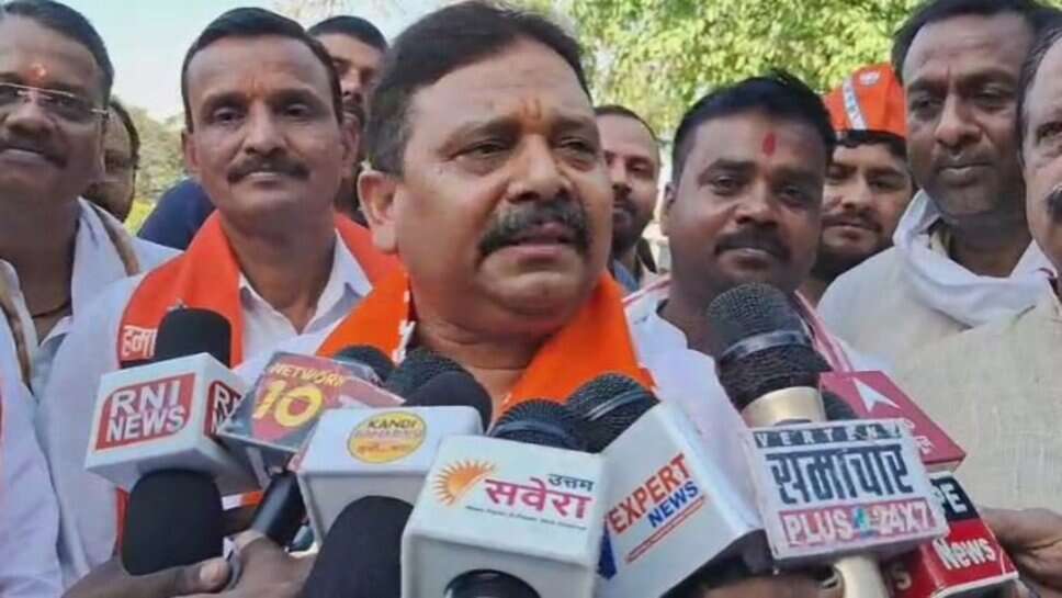 BJP कार्यकर्ताओं ने फूंका Akhilesh Yadav का पुतला, बोले मंत्री रविंद्र जायसवाल-धार्मिक भावनाओं से खिलवाड़&hellip;