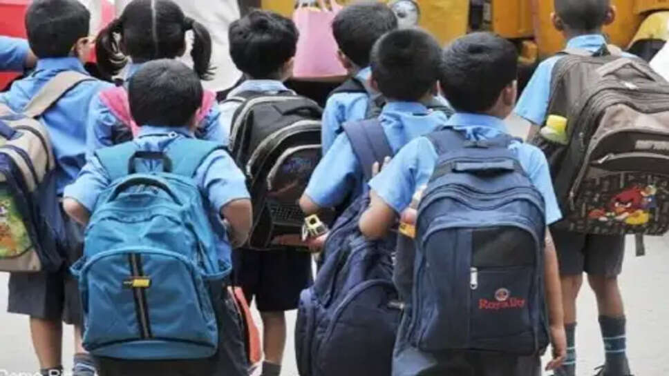 27 स्कूलों पर प्रशासन की कार्रवाई