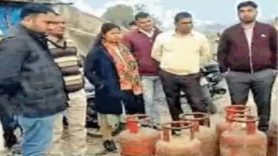 अवैध गैस रिफिलिंग