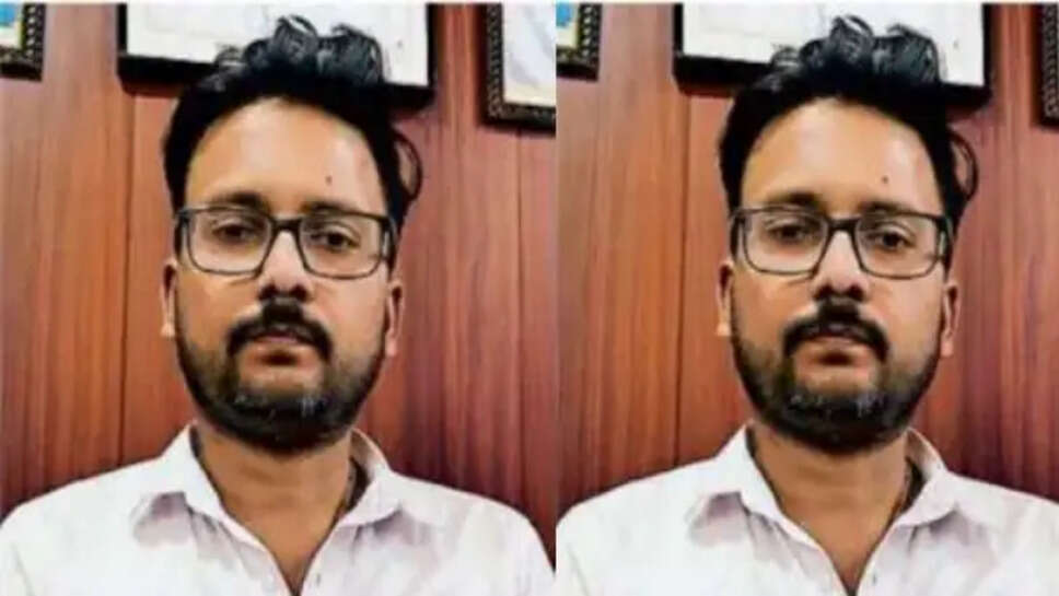 बिजली विभाग का क्लर्क