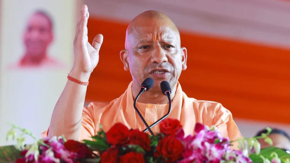  CM Yogi Visit: काशी में सीएम योगी का दौरा, डोमरी में एक घंटे में 3 लाख पौधे लगाकर रचा जाएगा विश्व रिकॉर्ड