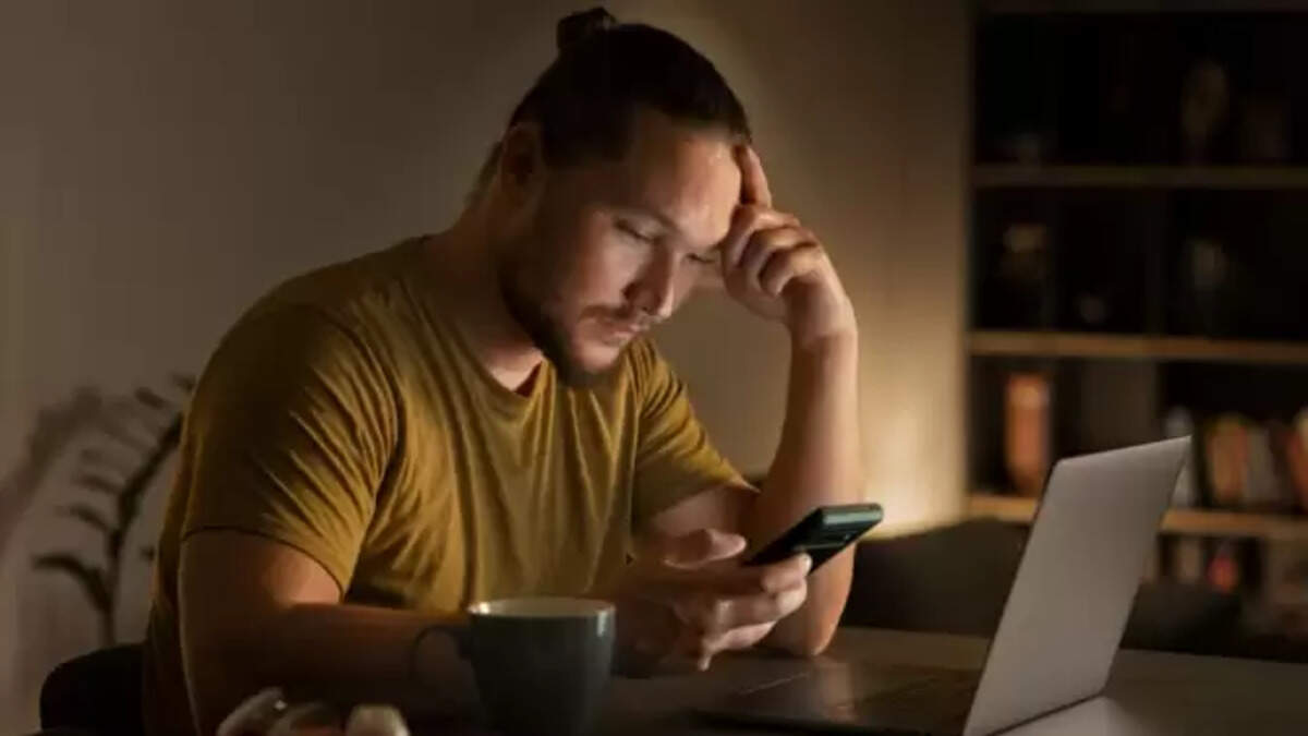 STRESS AND USING MOBILE PHONES EFFECTS ON MALE SPERM COUNT