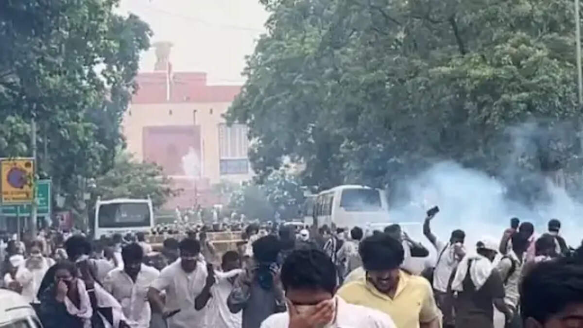Chalo Sansad March