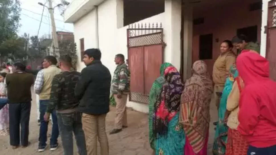 कपड़े सुखाने को लेकर विवाद