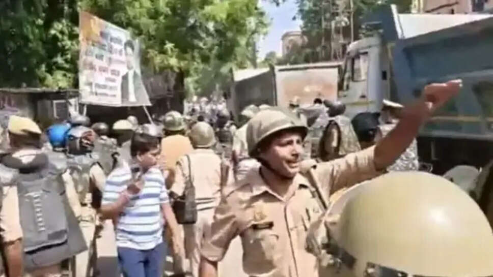 Lucknow Court Clash