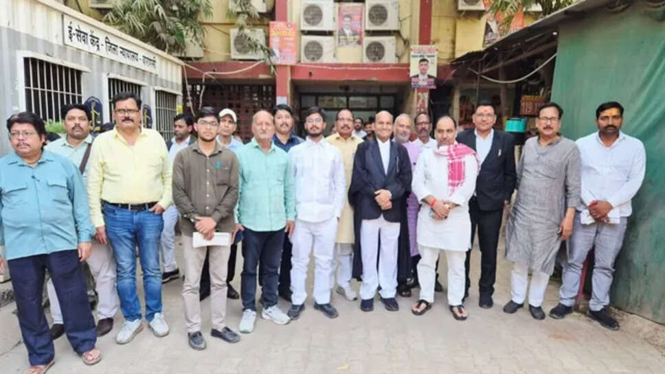 वाराणसी। वर्ष 2010-11 के आंदोलन से जुड़े एक पुराने मामले में 16 वर्षों की लंबी कानूनी लड़ाई के बाद न्यायालय ने बड़ा फैसला सुनाते हुए सात कांग्रेस कार्यकर्ताओं को