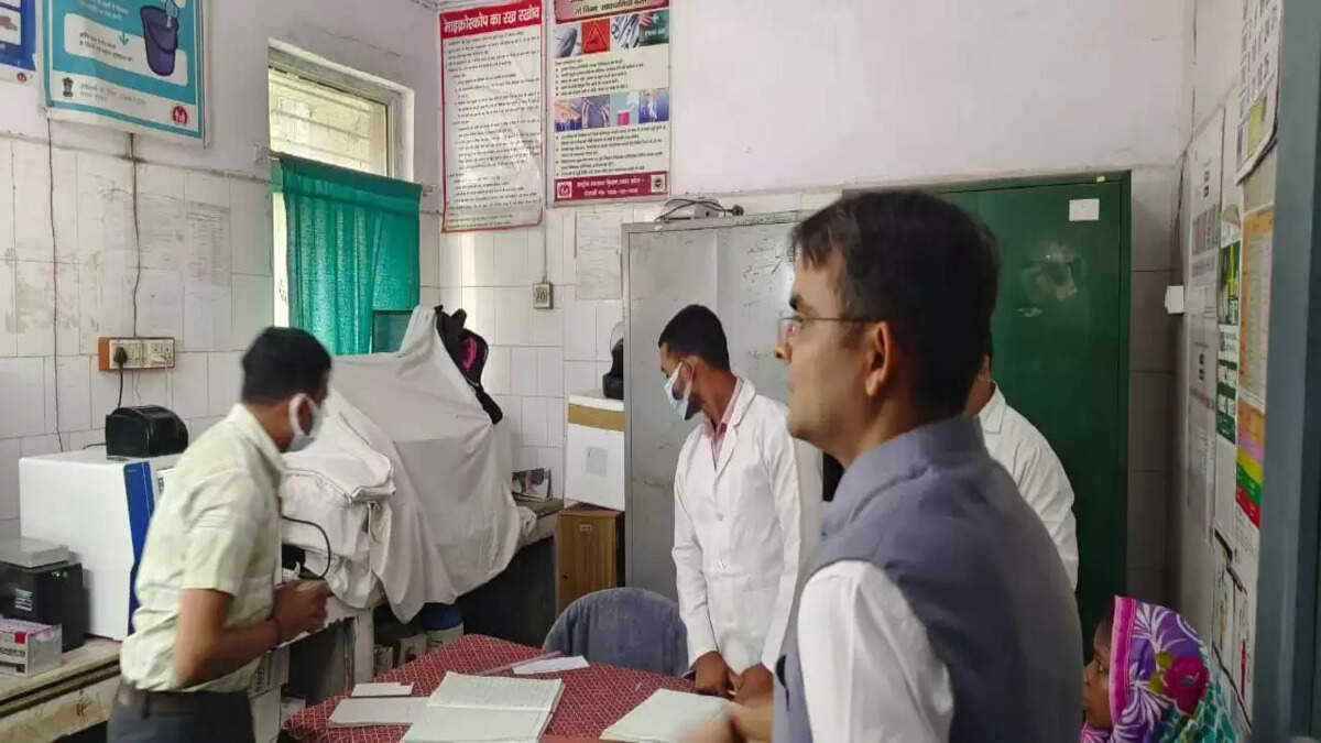 DM Varanasi