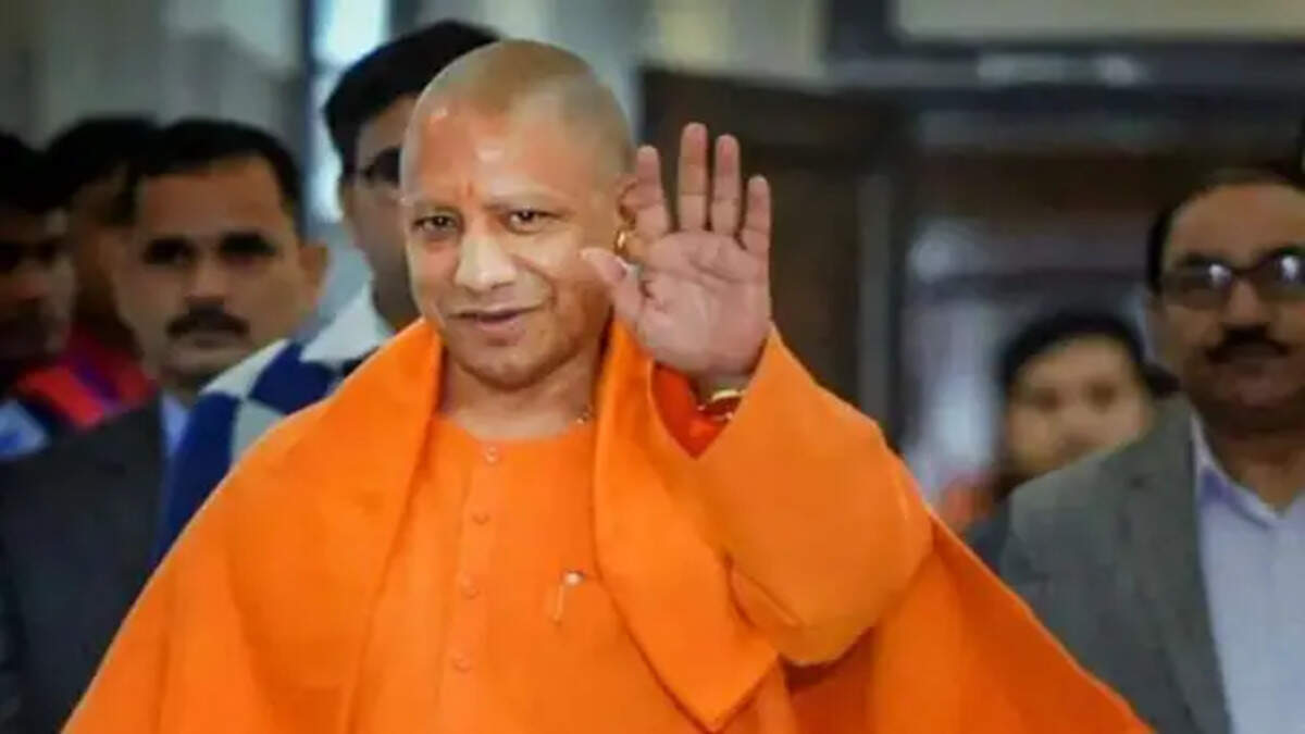 वाराणसी में CM योगी