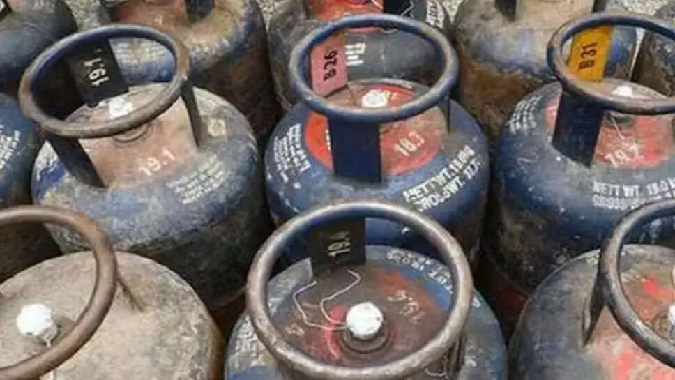  नए वित्त वर्ष की शुरुआत में महंगाई का झटका: कमर्शियल एलपीजी सिलिंडर 195.50 रुपये महंगा
