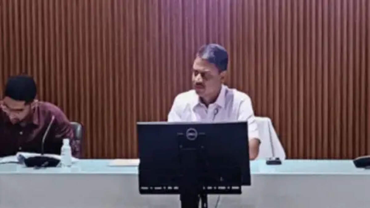 वाराणसी मंडलीय समीक्षा बैठक