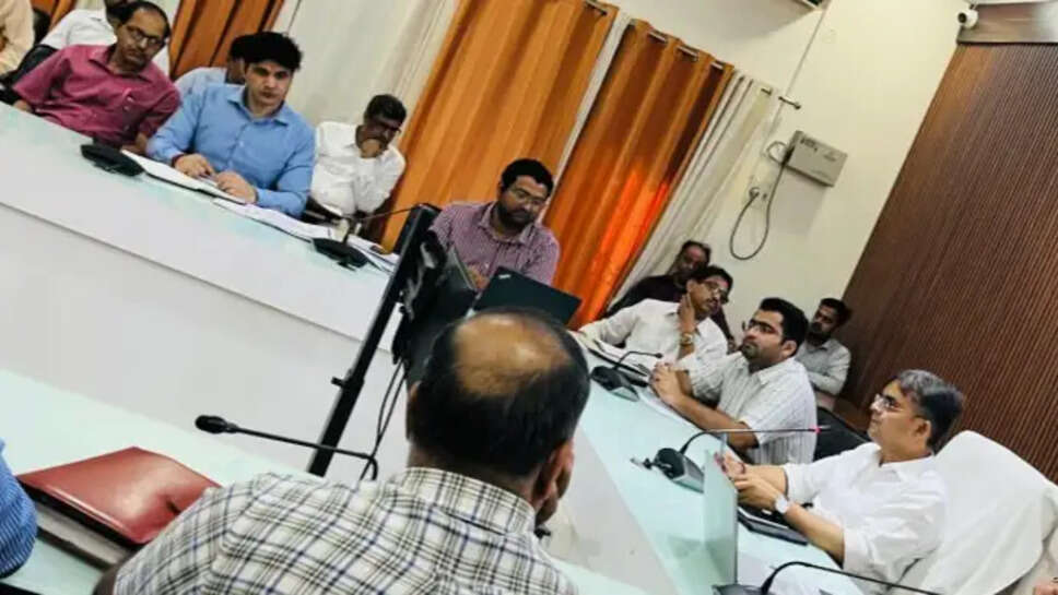 वाराणसी में IGRS मामलों की समीक्षा