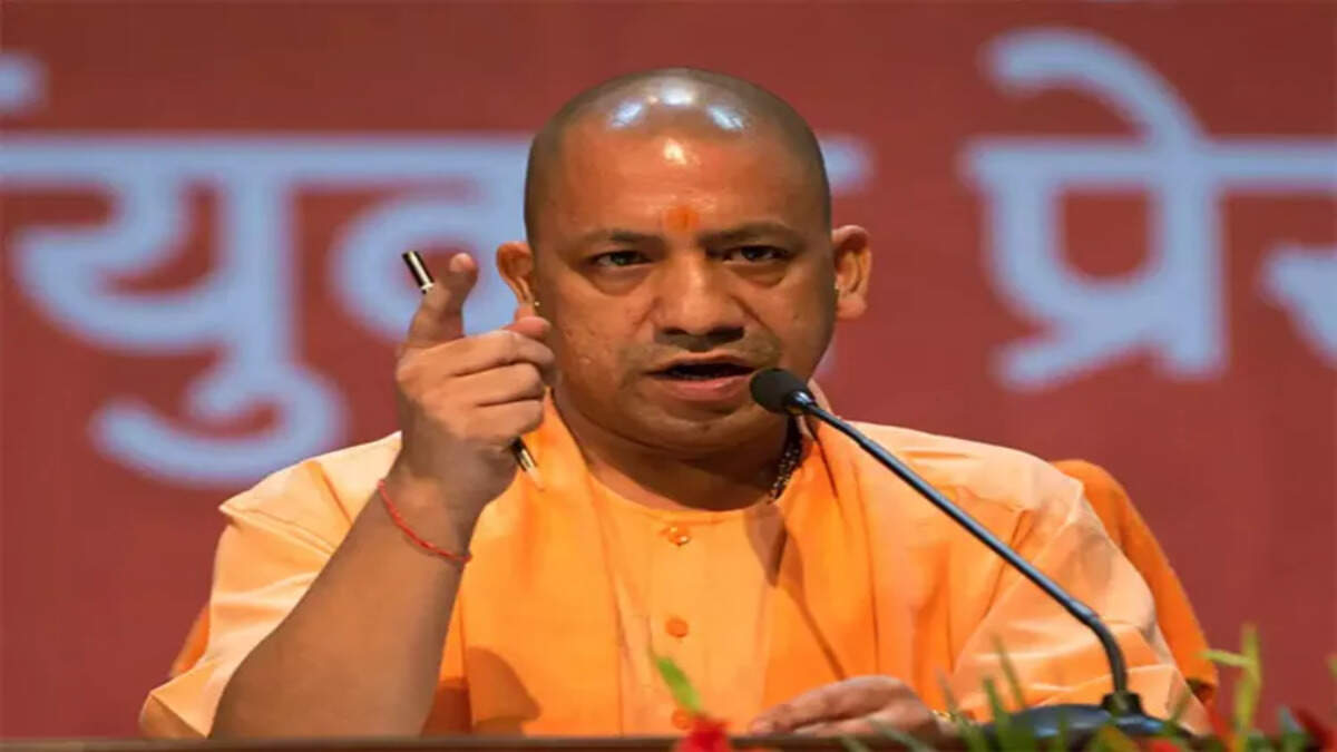 योगी सरकार का अफसरों को सख्त हिदायत: जनप्रतिनिधियों की कॉल का 10 मिनट में जवाब देना अनिवार्य