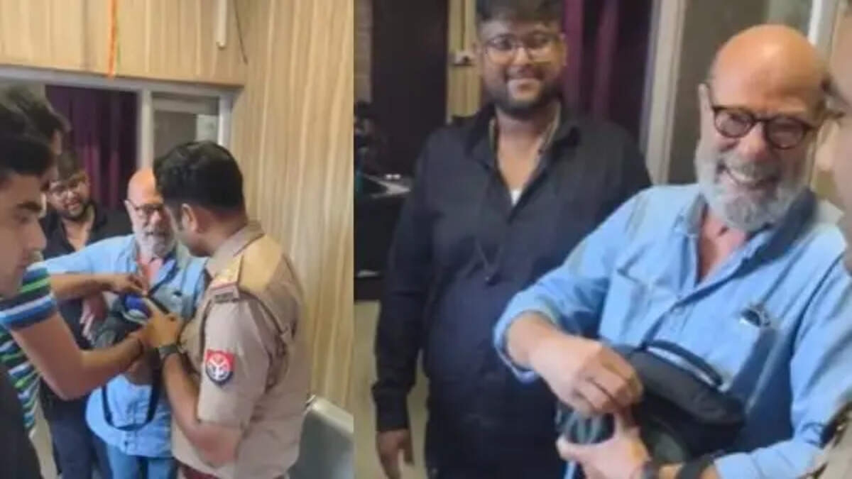 दुर्गाकुंड मंदिर में खोया कैमरा
