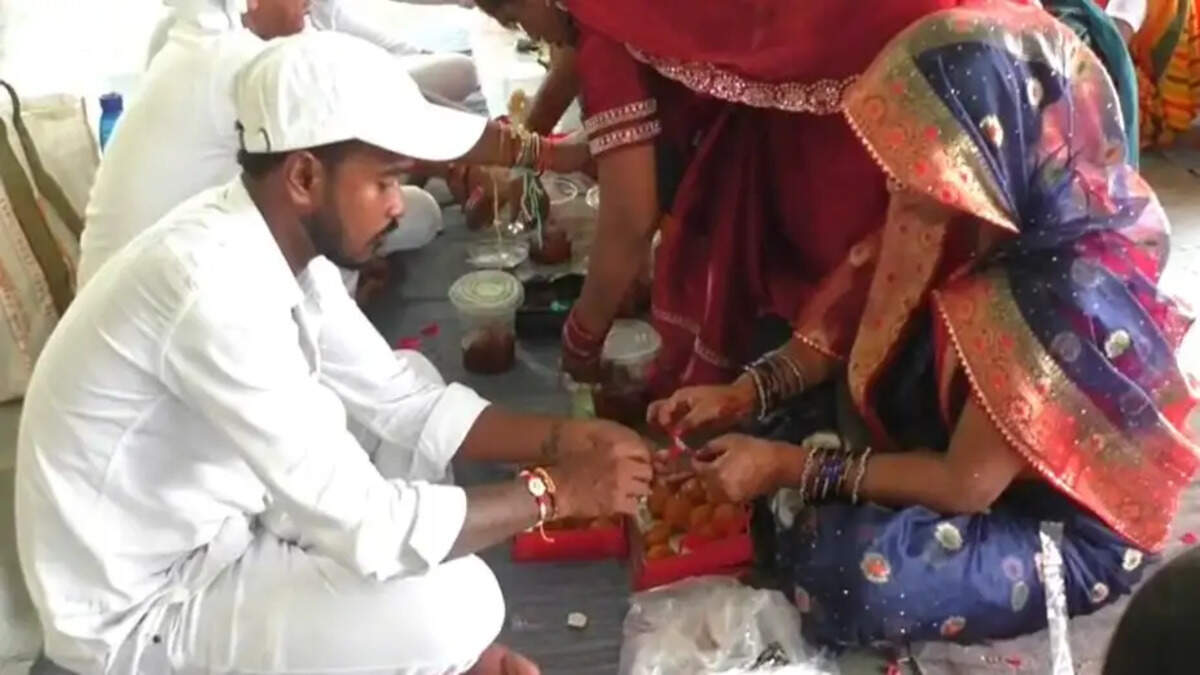 वाराणसी जेल में मना रक्षाबंधन