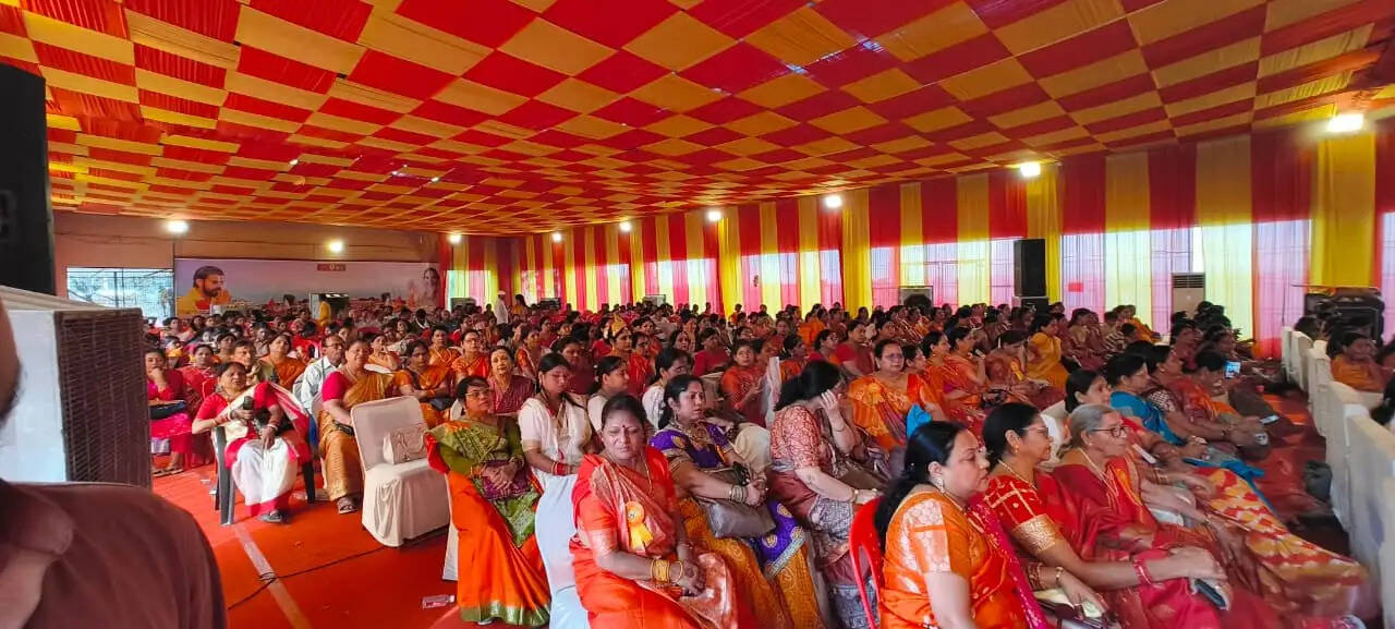 काशी में विश्व मांगल्य सभा का प्रांतीय अधिवेशन: सर्वधर्म समभाव की शोभायात्रा, पद्मश्री मालिनी अवस्थी रहीं विशिष्ट अतिथि