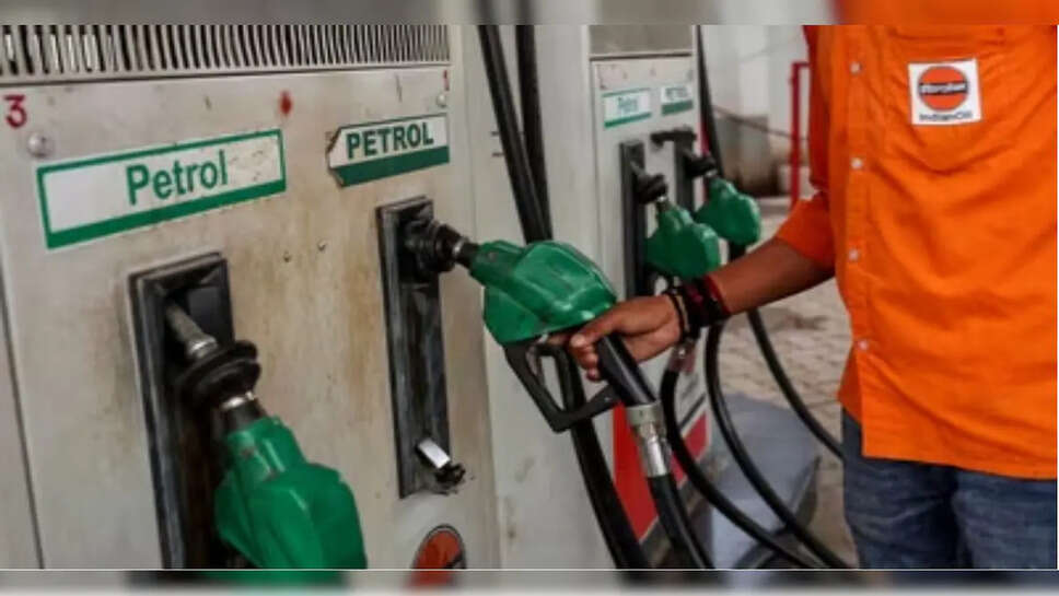 पेट्रोल-डीजल की कीमतों में भारी बढ़ोत्तरी, 11 रुपए लीटर तक बढ़ गए दाम