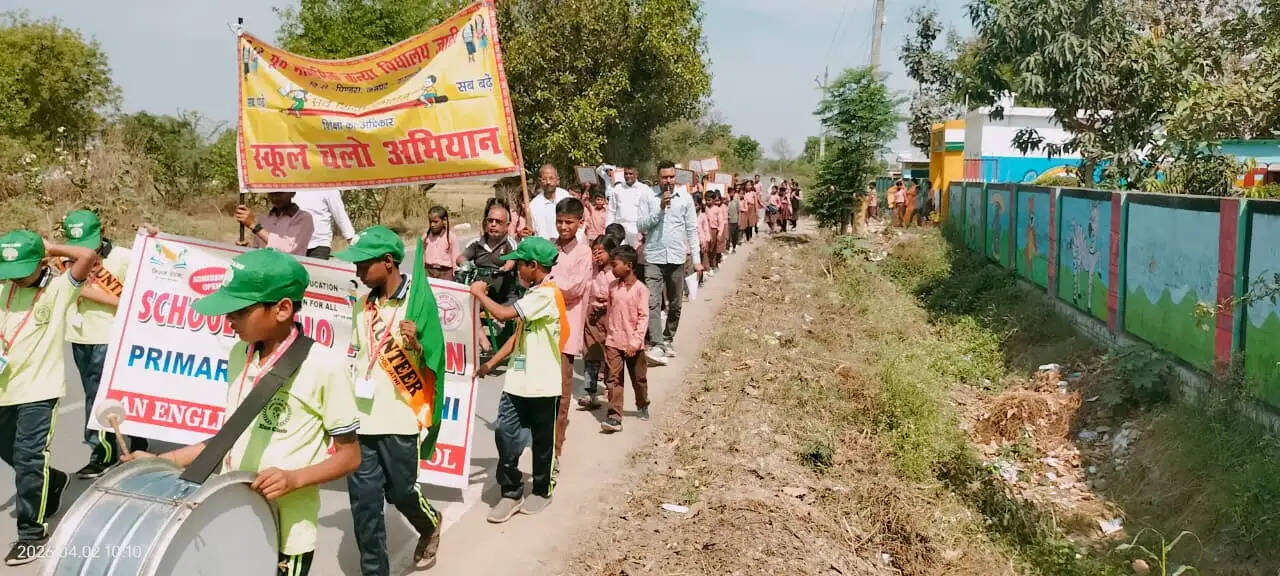 वाराणसी I&nbsp;उत्तर प्रदेश सरकार द्वारा संचालित ‘स्कूल चलो अभियान’ के तहत जाठी क्षेत्र में गुरुवार को एक भव्य जागरूकता रैली का आयोजन किया गया। इस रैली का उद्देश्य