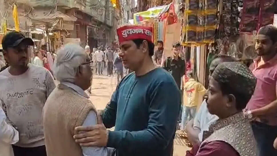 दालमंडी पहुंचे सपा नेता