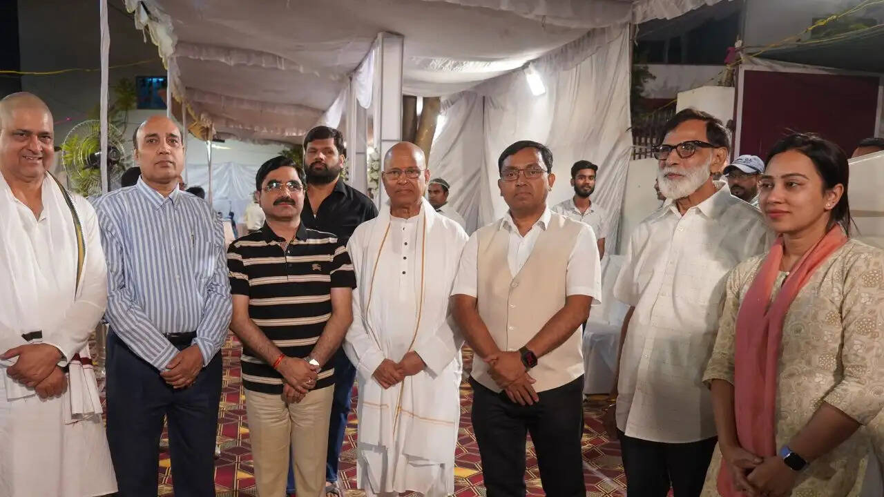 डॉ आर.के. ओझा के पिता स्व. लल्लन ओझा को नम आंखों से श्रद्धांजलि, तेरहवीं में उमड़े शहर के गणमान्य