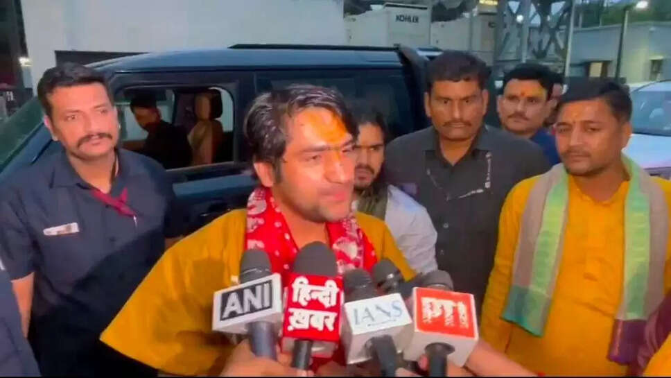 Dhirendra Krishna Shastri 