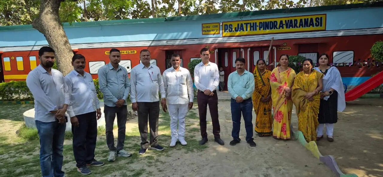 वाराणसी I&nbsp;उत्तर प्रदेश सरकार द्वारा संचालित ‘स्कूल चलो अभियान’ के तहत जाठी क्षेत्र में गुरुवार को एक भव्य जागरूकता रैली का आयोजन किया गया। इस रैली का उद्देश्य